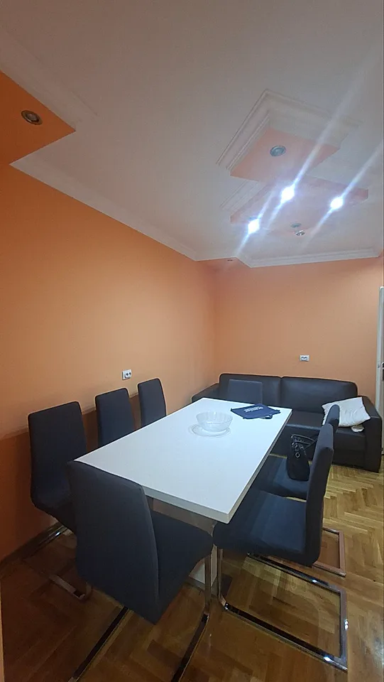 Atraktivan stan u centru grada - slika 9