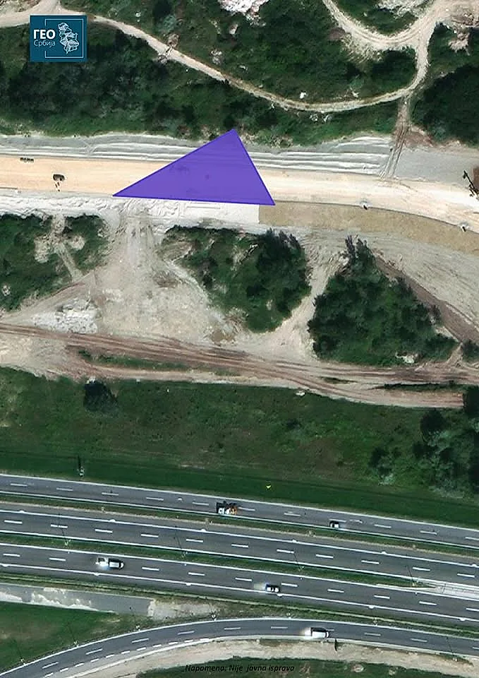 Tri parcele površine 10393 m2 DEONICA AUTO PUTA E 75,NOVI SAD III - slika 4