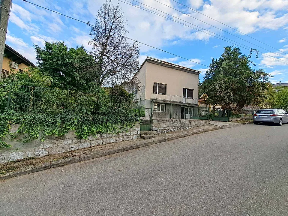 Na prodaju kuća površine od 160m2 na placu od 4,49 ara Banja Kovilja - slika 1
