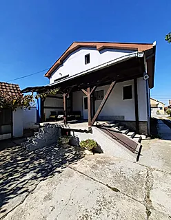 Na prodaju kuća površine u osnovi 124m2 na placu od 54,28 ara - slika oglasa