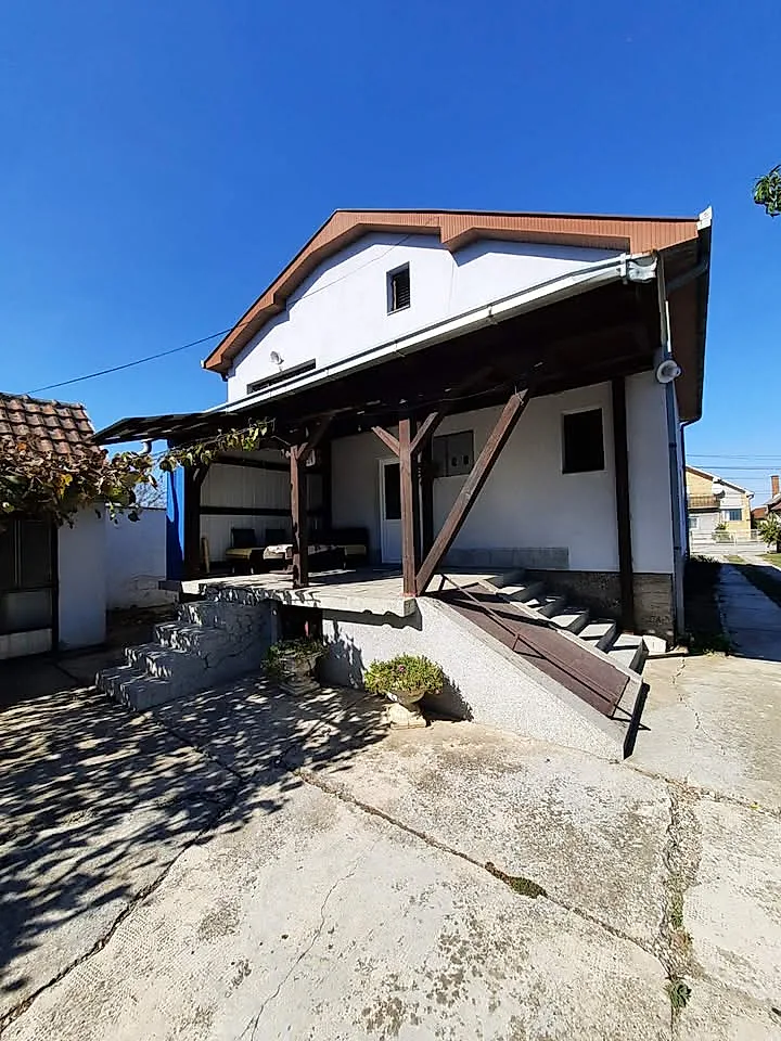 Na prodaju kuća površine u osnovi 124m2 na placu od 54,28 ara - slika 1