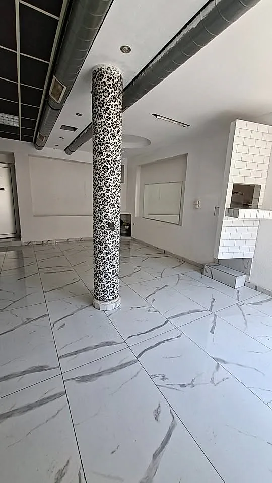 Izdaje se u zakup lokal u centru grada - slika 4