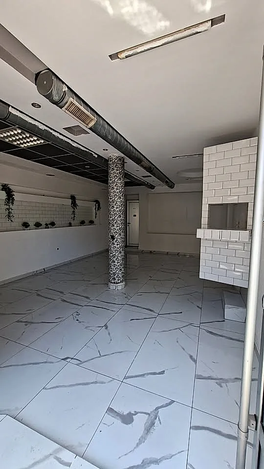 Izdaje se u zakup lokal u centru grada - slika 6