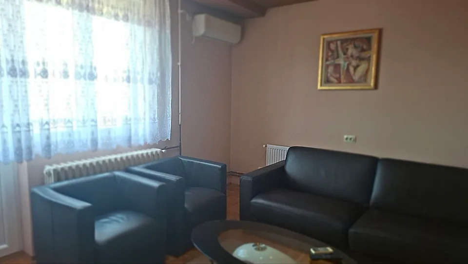 Atraktivan stan u centru grada - slika 12