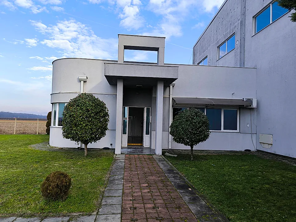 Hala proizvodno magacinski prostor od 4.724m2 Klenak - slika 2