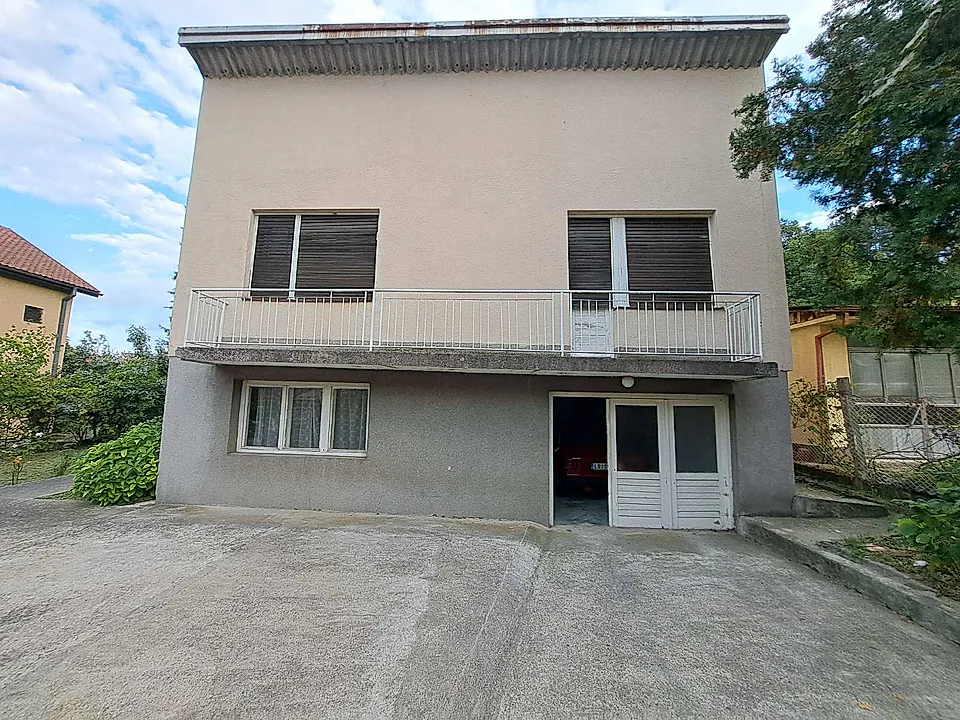 Na prodaju kuća površine od 160m2 na placu od 4,49 ara Banja Kovilja - slika 6