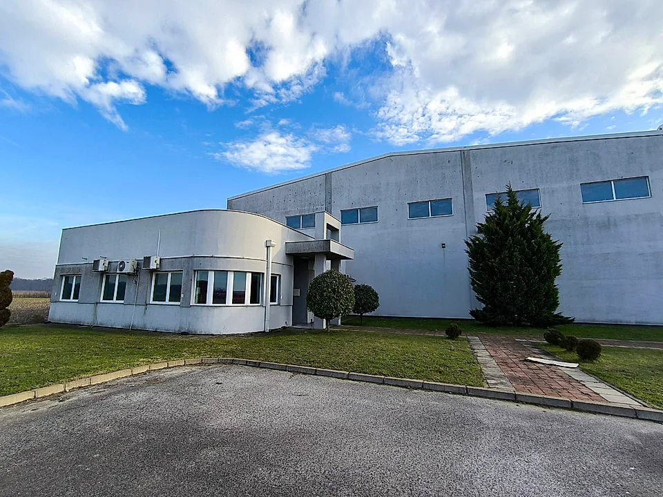 Hala proizvodno magacinski prostor od 4.724m2 Klenak - slika 1