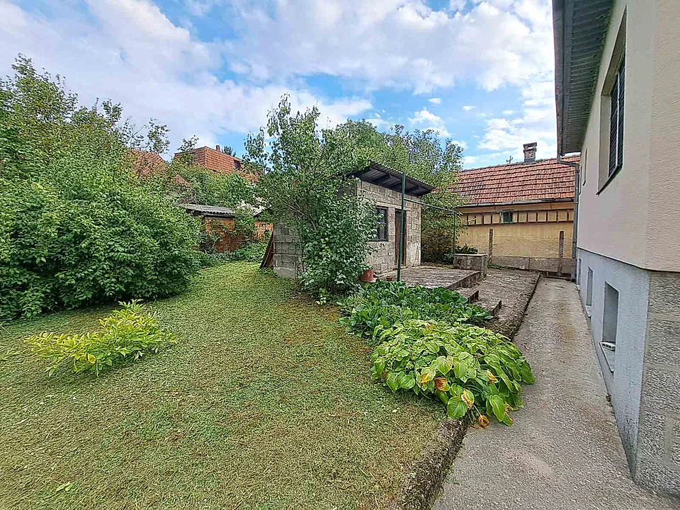 Na prodaju kuća površine od 160m2 na placu od 4,49 ara Banja Kovilja - slika 4