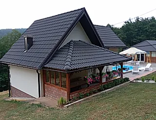 Kuca sa bazenom za odmor - slika oglasa