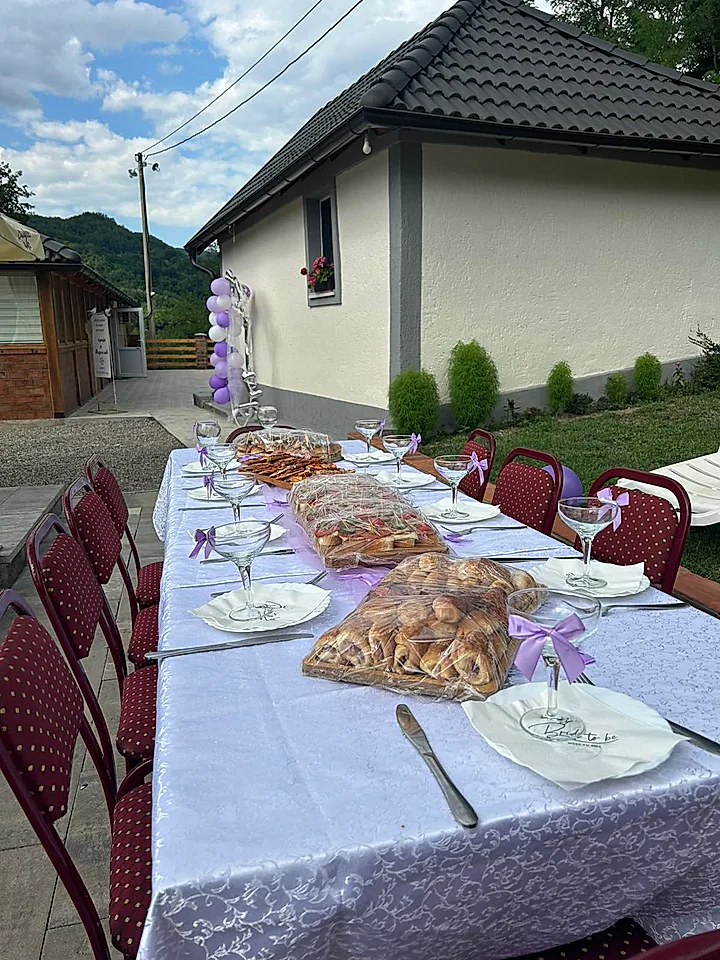 Kuca sa bazenom za odmor - slika 10