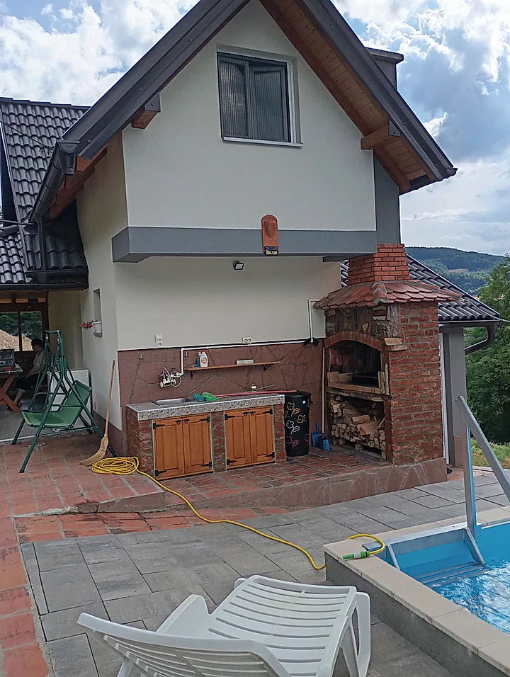 Kuca sa bazenom za odmor - slika 9