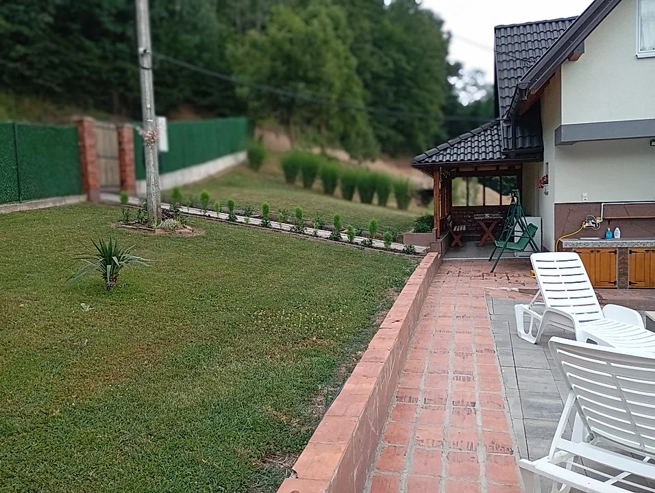 Kuca sa bazenom za odmor - slika 8
