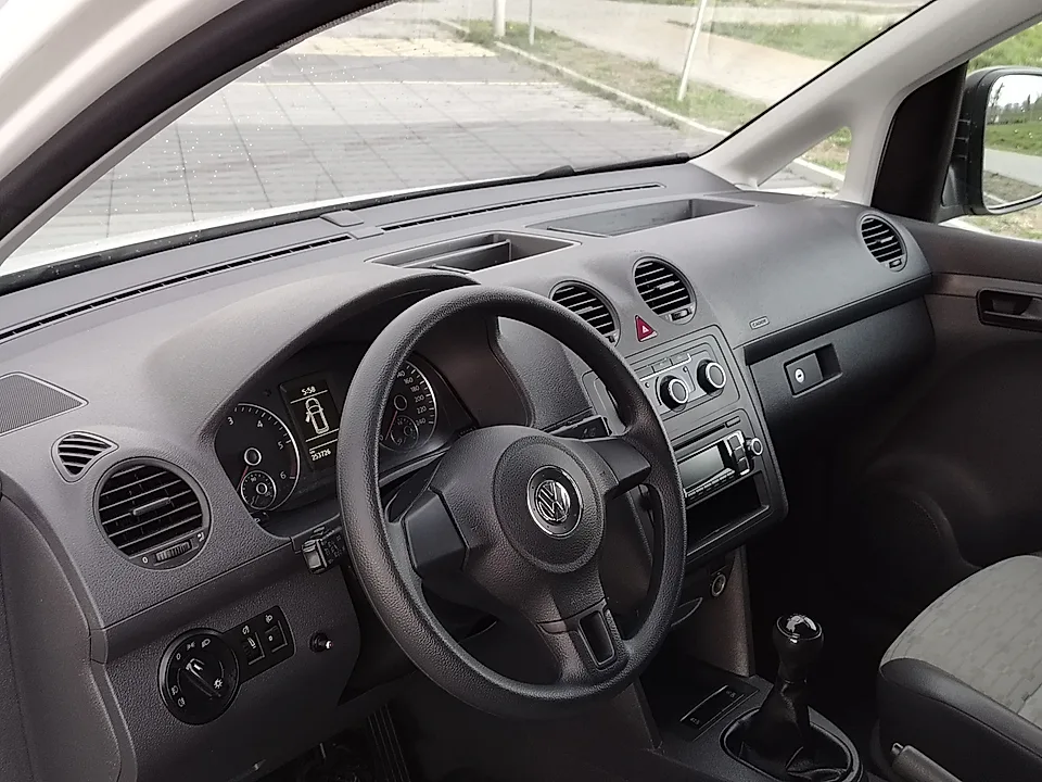 VW CADDY 1.6 TDI 2011 - slika 10