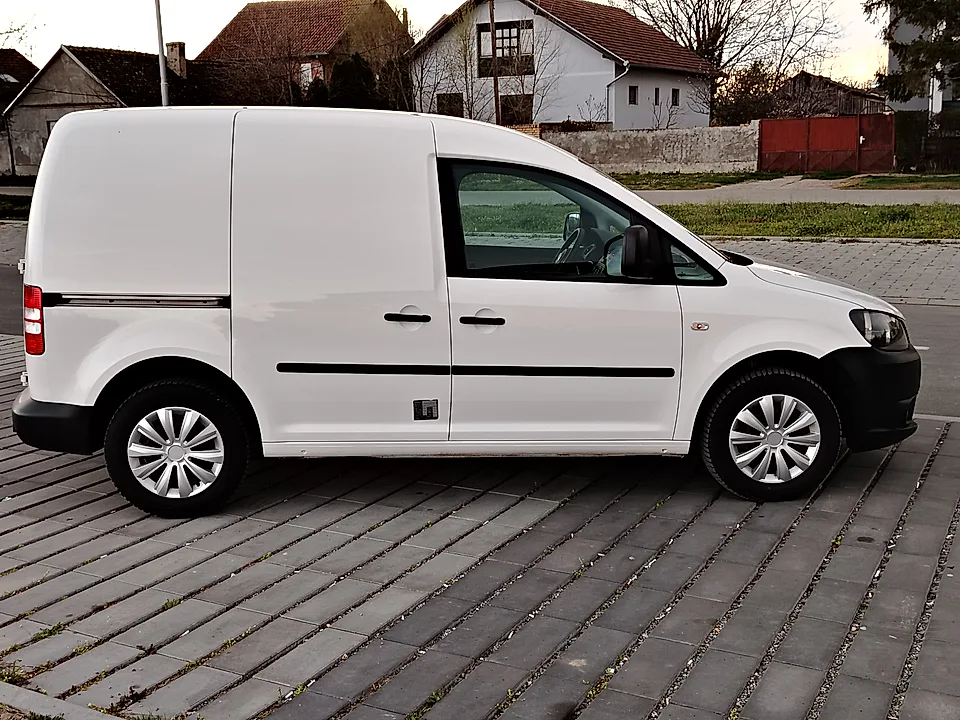 VW CADDY 1.6 TDI 2011 - slika 6