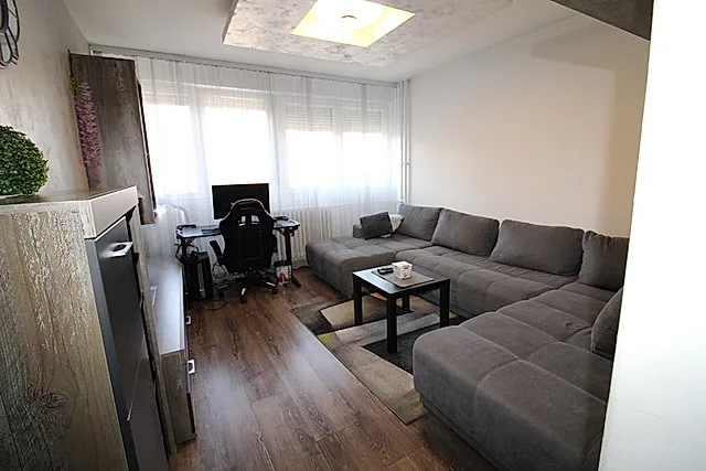 Bulevar Oslobođenja 63 m2 Uknjižen I sprat - slika 2