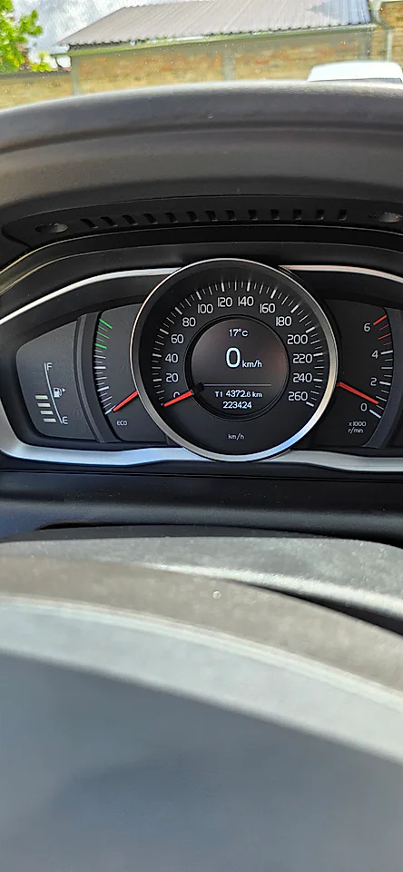 Volvo XC60 D3 2013 godište - slika 8