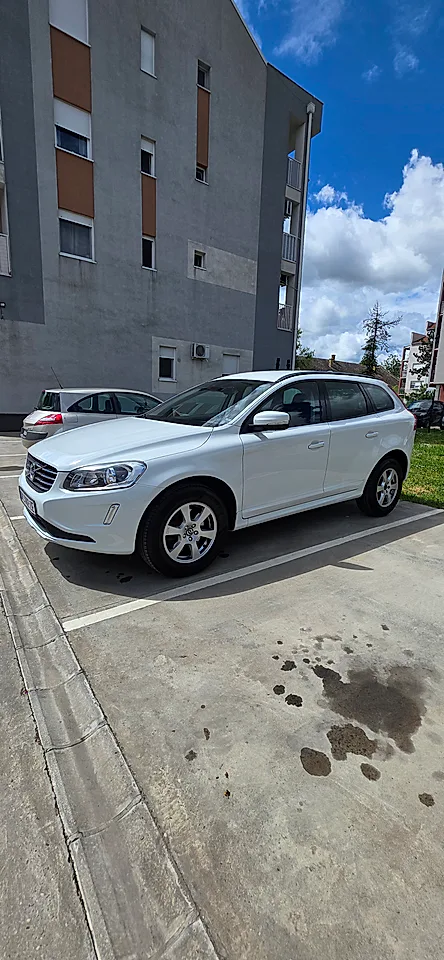 Volvo XC60 D3 2013 godište - slika 1