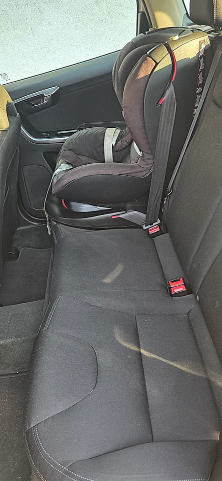Volvo XC60 D3 2013 godište - slika 13