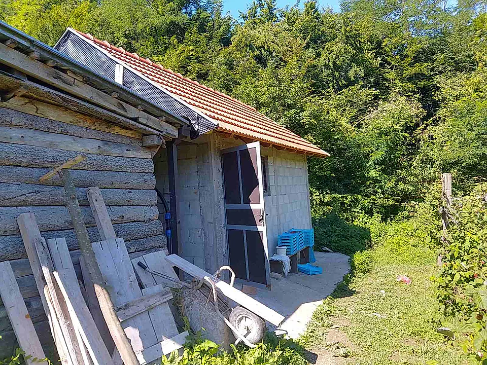 Prodaje se novo porodično imanje - slika 2