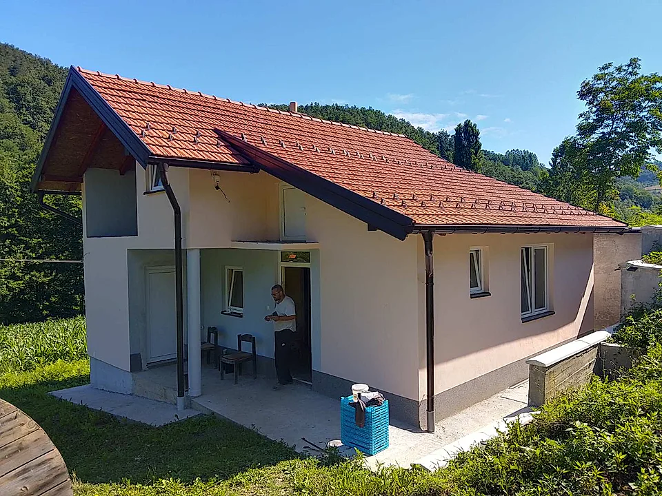Prodaje se novo porodično imanje - slika 1