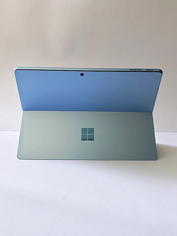 Microsoft Surface PRO 11 Snapdragon x Elite - slika 2