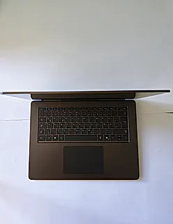 Microsoft Surface Laptop najnovije generacije - slika oglasa