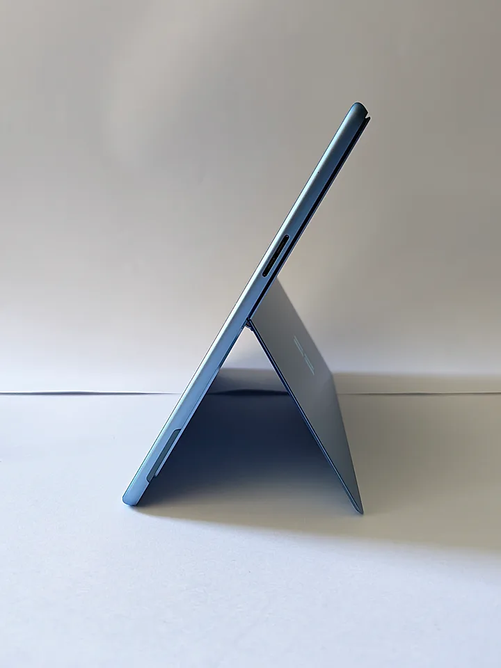 Microsoft Surface PRO 11 Snapdragon x Elite - slika 3