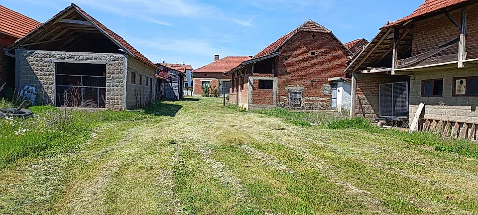 Seosko domaćinstvo, Gornje Brijanje, kuće 180m2, parcele 39.49a - slika 6