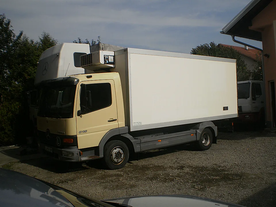 atego delovi - slika 1
