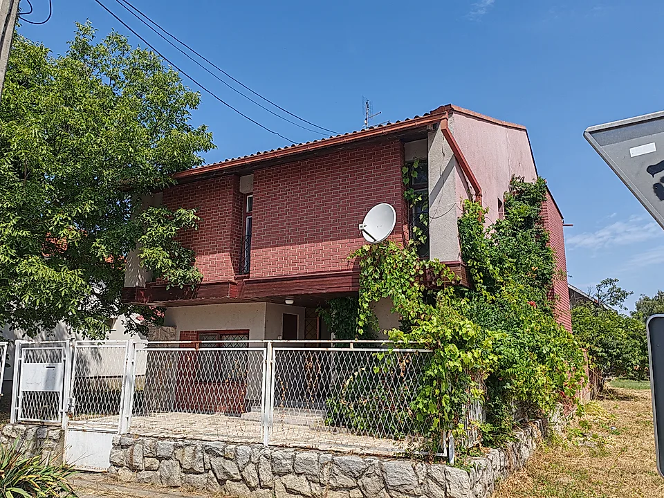 Porodična kuća 250 m blizu Save Sremska Mitrovica - slika 1